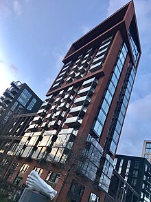 A block of flats in Embassy Gardens Pointy building in Nine Elms (49287243798).jpg