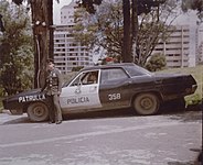 Patrulla policial entre los 60s y 80s