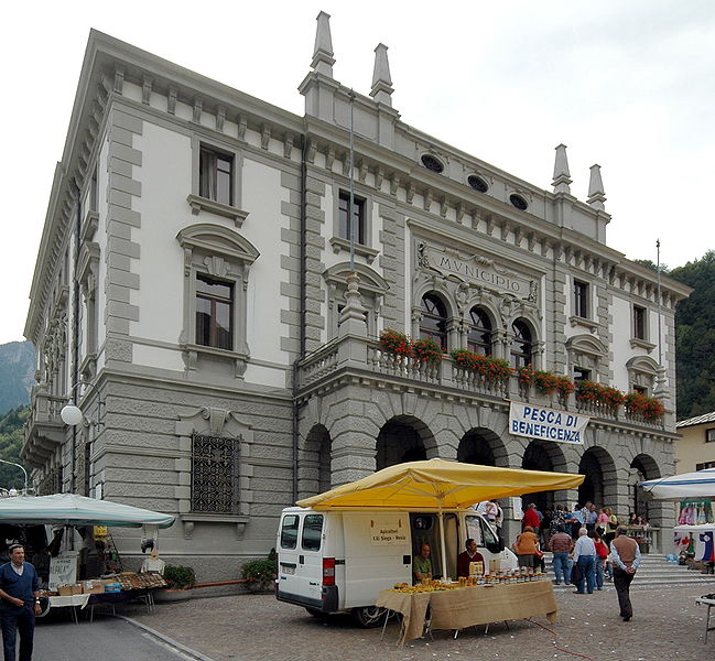 File:Pontebba Municipio Mercato 01.jpg