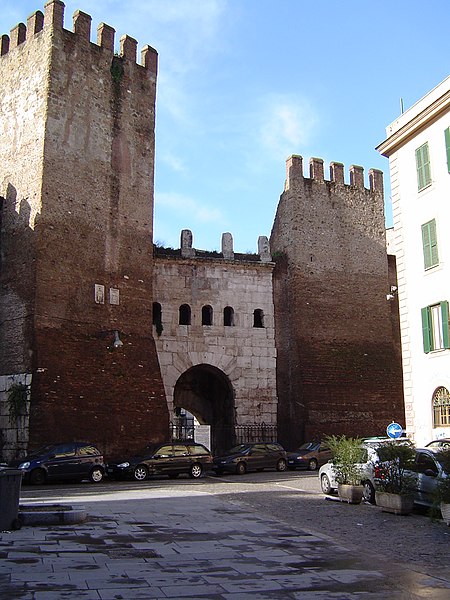 File:Porta Tiburtina front.JPG