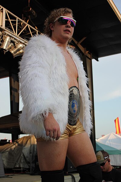 File:Professional wrestler Evan Golden as SOM Hybrid Champion in 2023.jpg