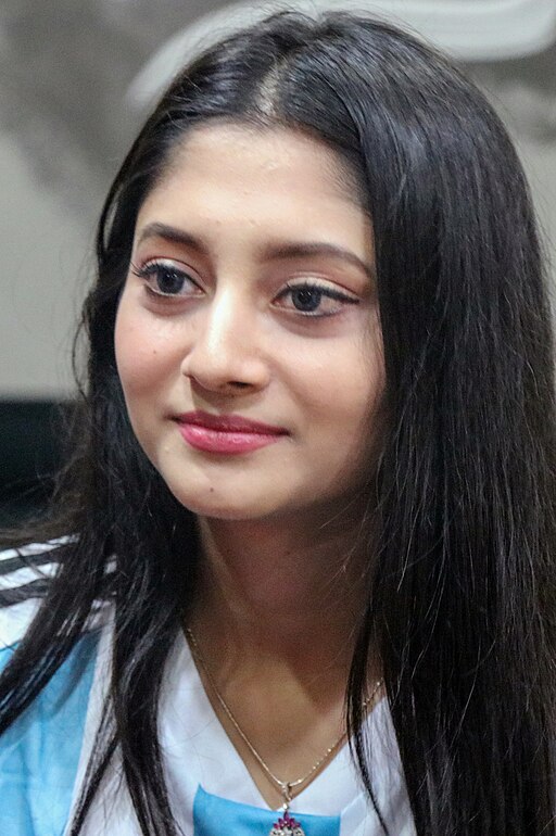 Puja Cherry Roy (04) (cropped)