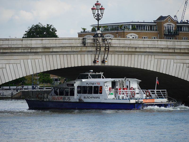 File:Putney Bridge, London 01.jpg