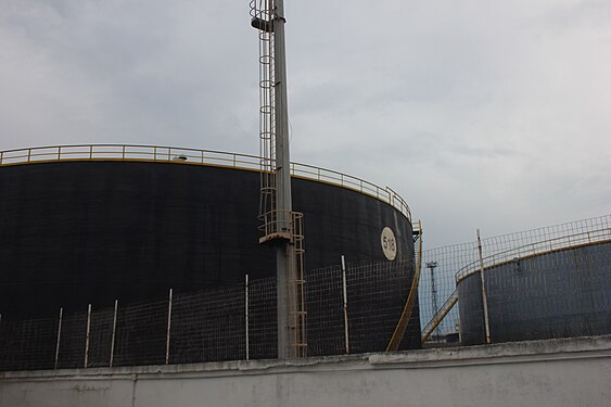 Q8-oil container in Naples