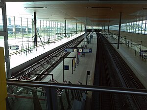 Railway station Barendrecht 2011.jpg