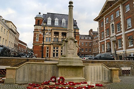 Richmond, River side, War Memorial (1)