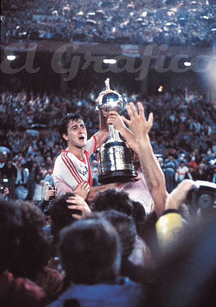 Norberto Alonso with the Copa Libertadores Trophy. The trophy awarded to the champions of Copa Libertadores