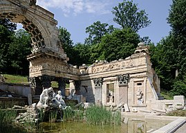 Palazz Ta' Schönbrunn: Storja, Ġonna, Sit ta Wirt Dinji