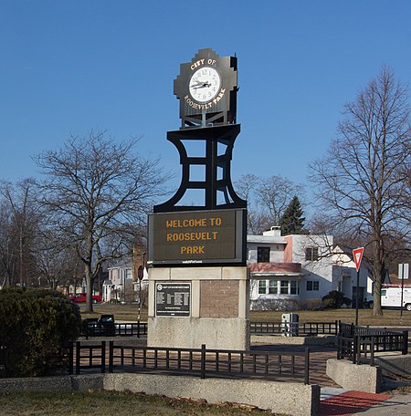 Roosevelt Park Clock.jpg
