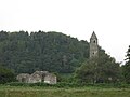 Ruins in Glendalough, in the middle one of irelands round towers