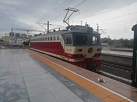 Z179次列車的韶山7C型機車在銀川站解掛