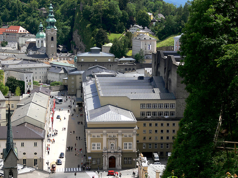 File:Salzburg Festspielhauskomplex vom Mönchsberg.jpg