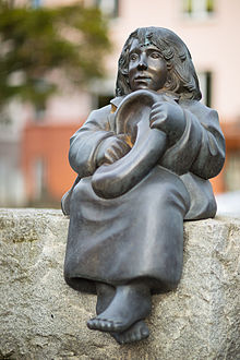 Sculpture Momo Ulrike Enders Michael-Ende-Platz Hanover Germany.jpg