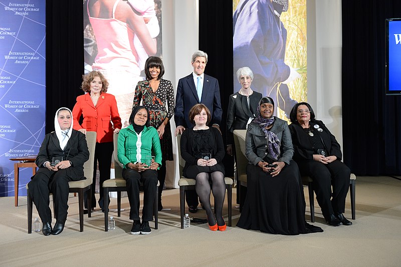 File:Secretary Kerry, First Lady Michelle Obama, Under Secretary Sherman, Mrs. Heinz Kerry pose with the 2013 International Women of Courage Award Winners.jpg