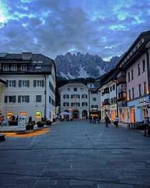 Piazza San Michele (St.-Michaels-Platz) al tramonto, agosto 2016