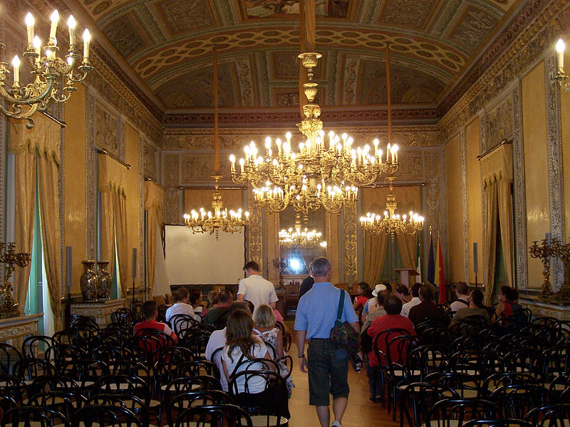 Sala Gialla, con decoraciones y frescos de Giuseppe Patania.