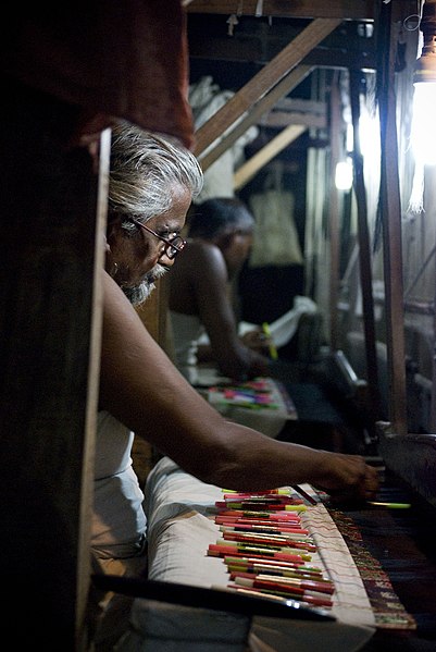 File:Silk Looms, Varanasi.jpg