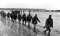 Soldados soviéticos cruzando el mar de Syvash en noviembre de 1943, durante la Segunda Guerra Mundial.