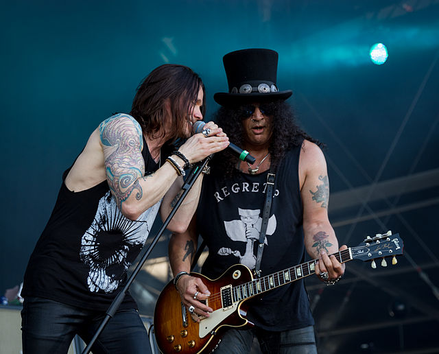 Kennedy performing with Slash and the Conspirators in 2016