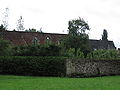 2008 : ruines de l'abbaye de Soleilmont reconstruite et en activité.