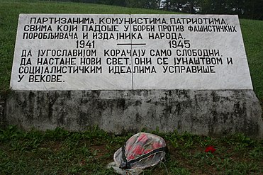 Спомен-плоча испред Споменика борцима Револуције