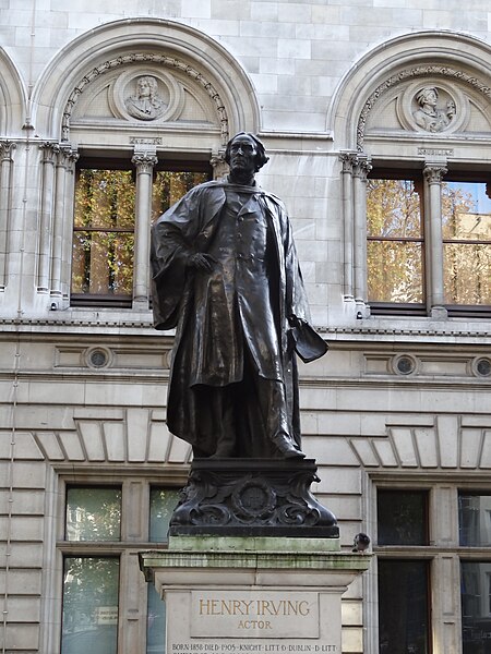 File:Statue of Henry Irving, London in 2015.JPG