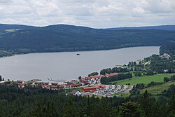 Lipno nad Vltavou na břehu Lipenské přehrady