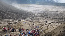 騰格爾族人每年從事慶祝亞德尼雅‧卡沙達節活動時，均會登上布羅莫火山