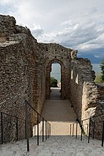 Catullus Grottoes, na pobřeží Brescia u jezera Garda