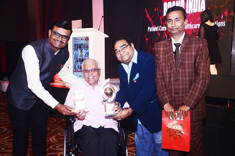 File:Suresh H Advani at Pharma Leaders 2018 Award Ceremony.jpg