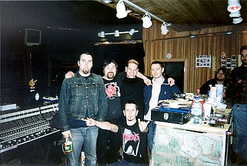 Gabor Szakacsi with Therapy? in Seattle (2001).L-R-Graham Hopkins; Andy Cairns; Gabor Szakacsi; Michael McKeegan.-Front:Martin McCarrick Szakacsi Therapy2.jpg