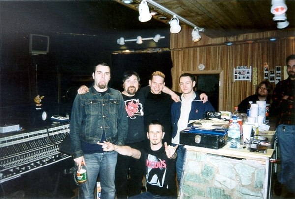 Therapy? in studio (Seattle, 2001), L-R: Graham Hopkins, Andy Cairns, Gabor Szakacsi, Michael McKeegan; Front: Martin McCarrick