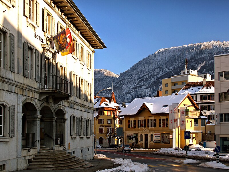 File:Tavannes hôtel de ville.jpg