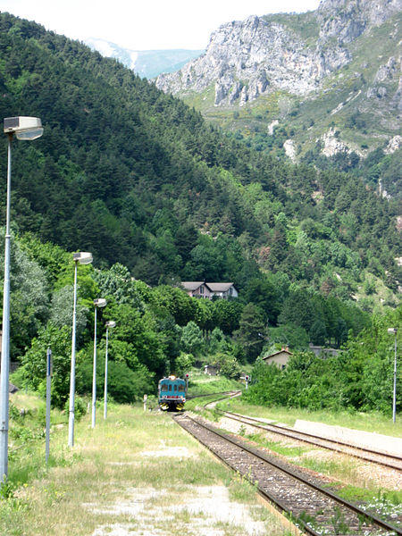 File:Tende station and Italian train III.JPG