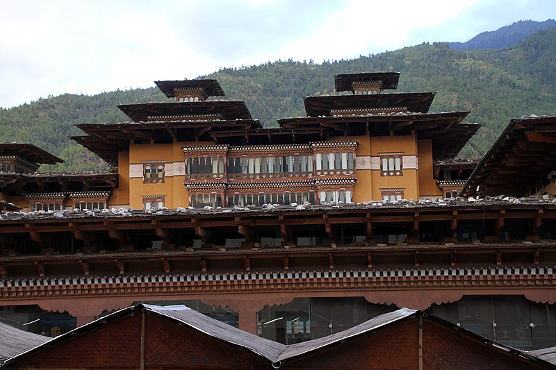 File:Thimphu-42-Hauptstrasse-indische Botschaft-2015-gje.jpg