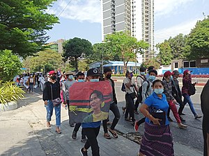 Протестующие призывают освободить Аун Сан Су Чжи