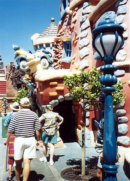 File:ToontownBuildings95 wb.jpg