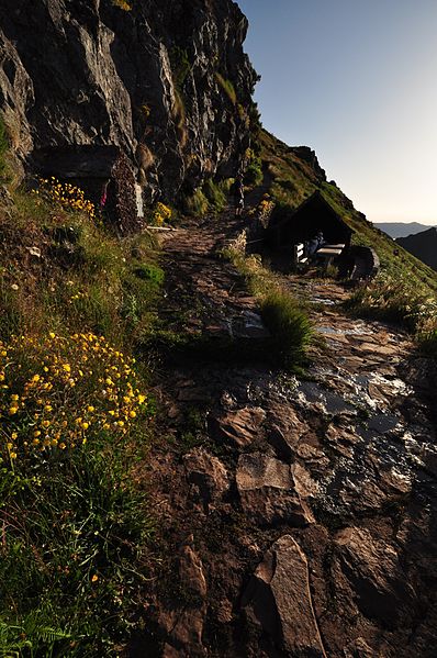 File:Trail from Achada do Teixeira to Pico Ruivo, Madeira, Portugal, June-July 2011 - panoramio (46).jpg