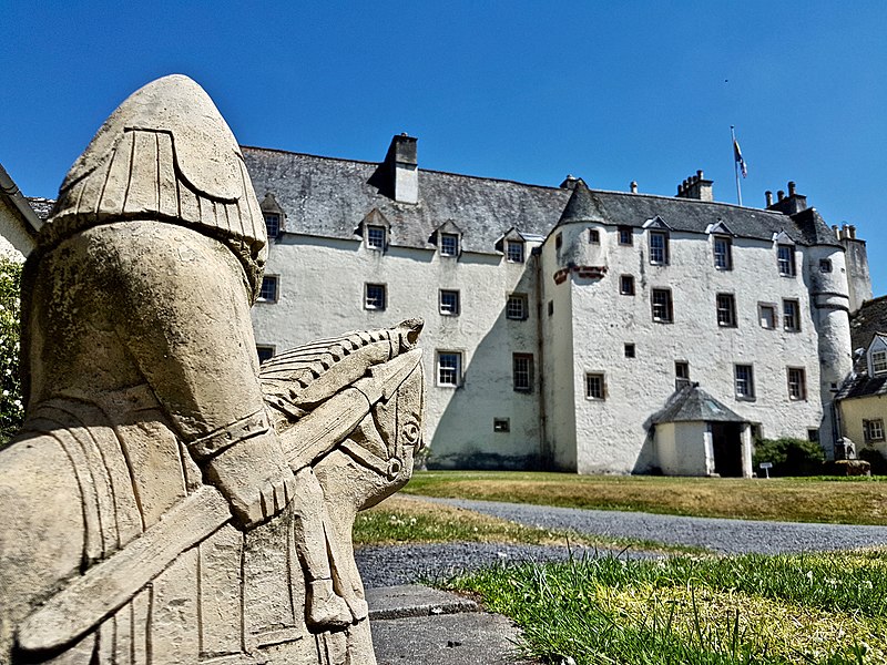 File:Traquair House courtyard with warrior.jpg