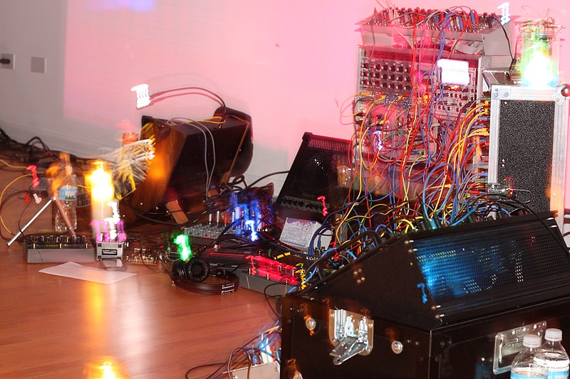 File:Trash Audio-Xart Synth Event 9, 2011-04-03 19.36.46 (photo by by Muff Wiggler).jpg