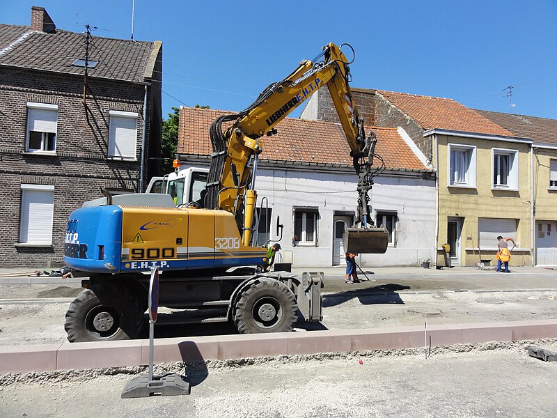 File:Travaux de la branche vers Vieux-Condé de la ligne B du tramway de Valenciennes fin juillet 2012 (048).JPG