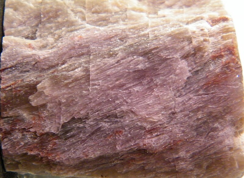 File:Tremolite (Hexagonite)-292979.jpg