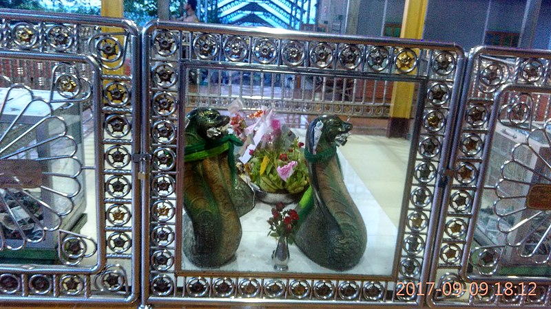 File:Two snakes at Mandalay Hill.jpg