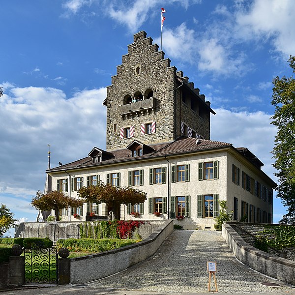 File:Uster - Schloss - Plateau 2015-09-20 16-35-32.JPG