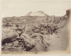 Vesuvio - cratere maggio 1881 - Sommer 8141.png