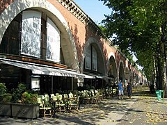 Un restaurant au pied du Viaduc.