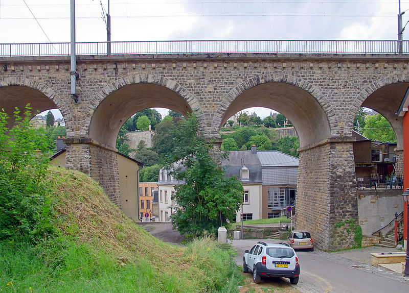 File:Viaduc rue des Trois Glands Pfaffenthal 01.jpg