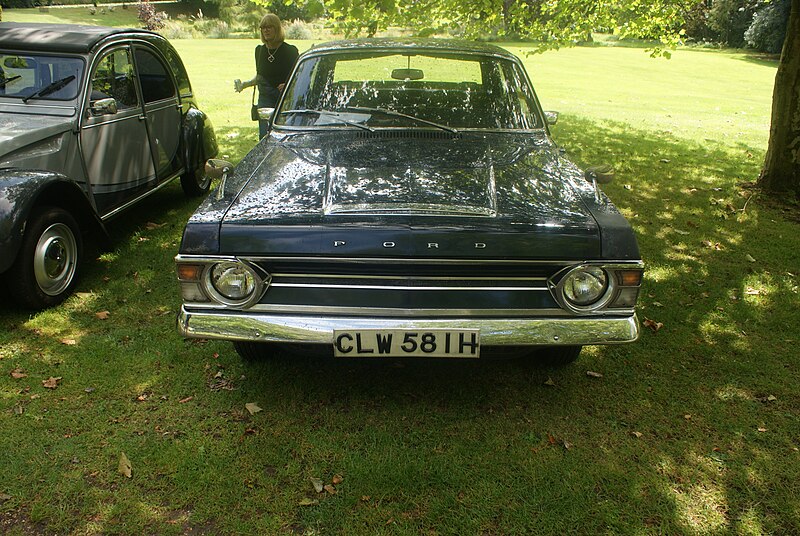 File:View of a 1970 Ford Zephyr in the Hedingham Castle Classic and Vintage Car Show - geograph.org.uk - 6243523.jpg