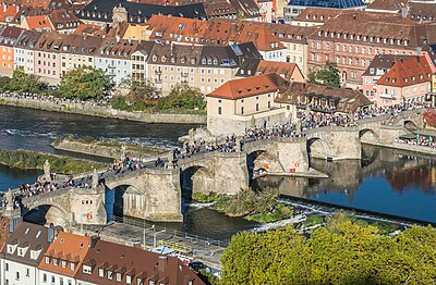 View of the old bridge over Main in Wurzburg 01.jpg