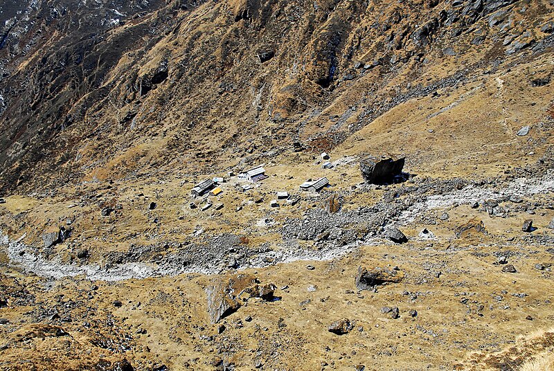 File:View to the Thule Karka from the top of the road. - panoramio.jpg